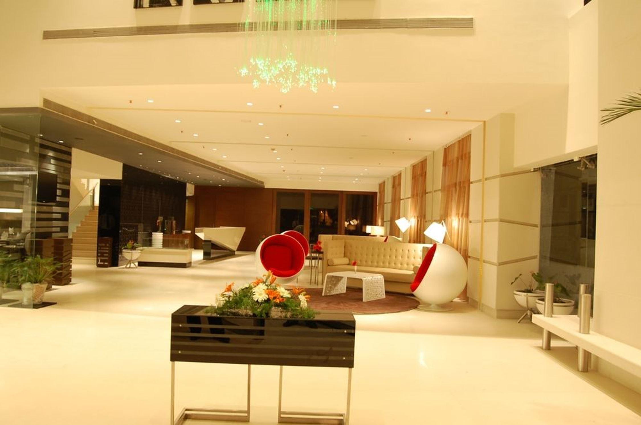 The Pride Hotel, Hotel