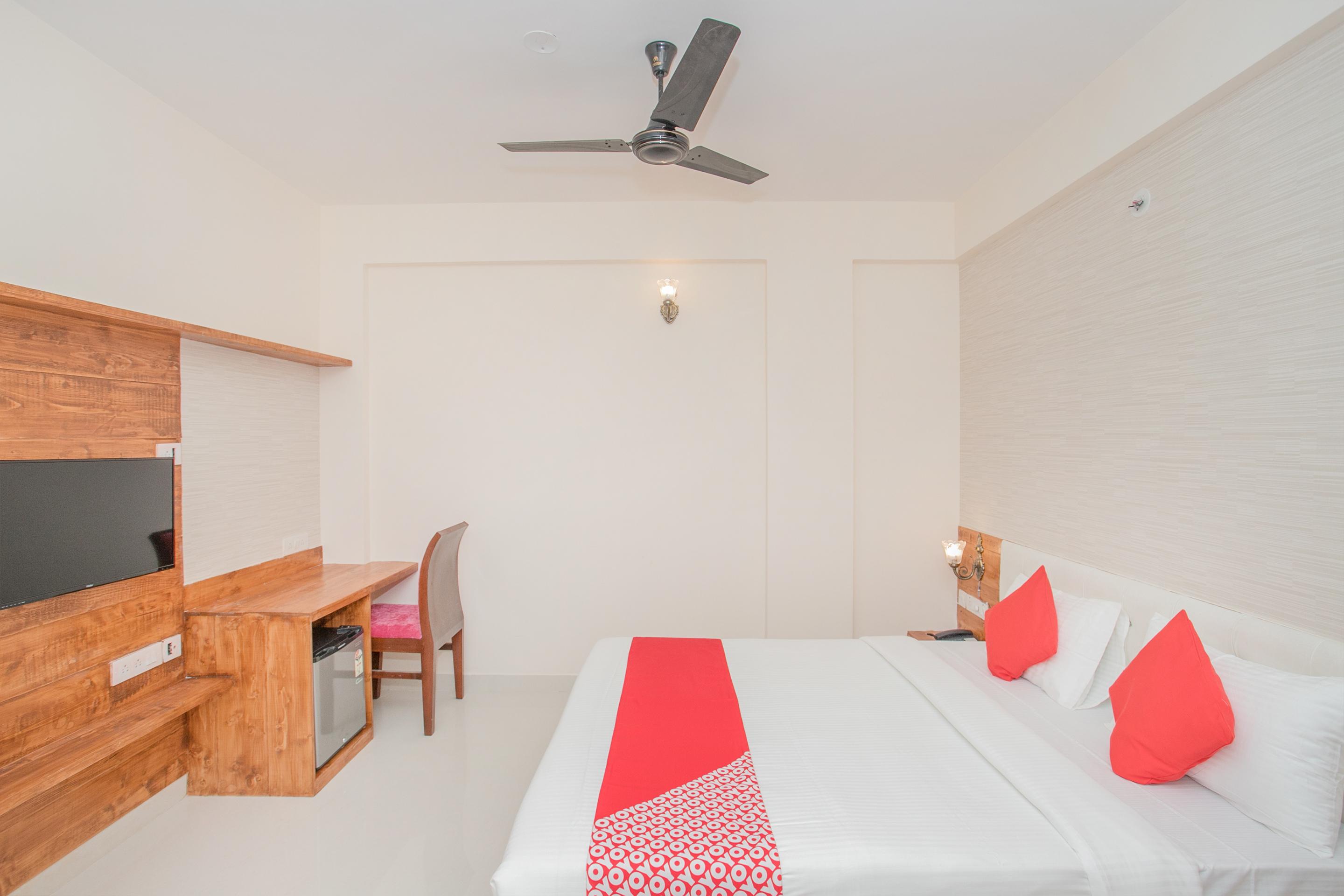 Oyo 12045 Dollars Nest Hotel