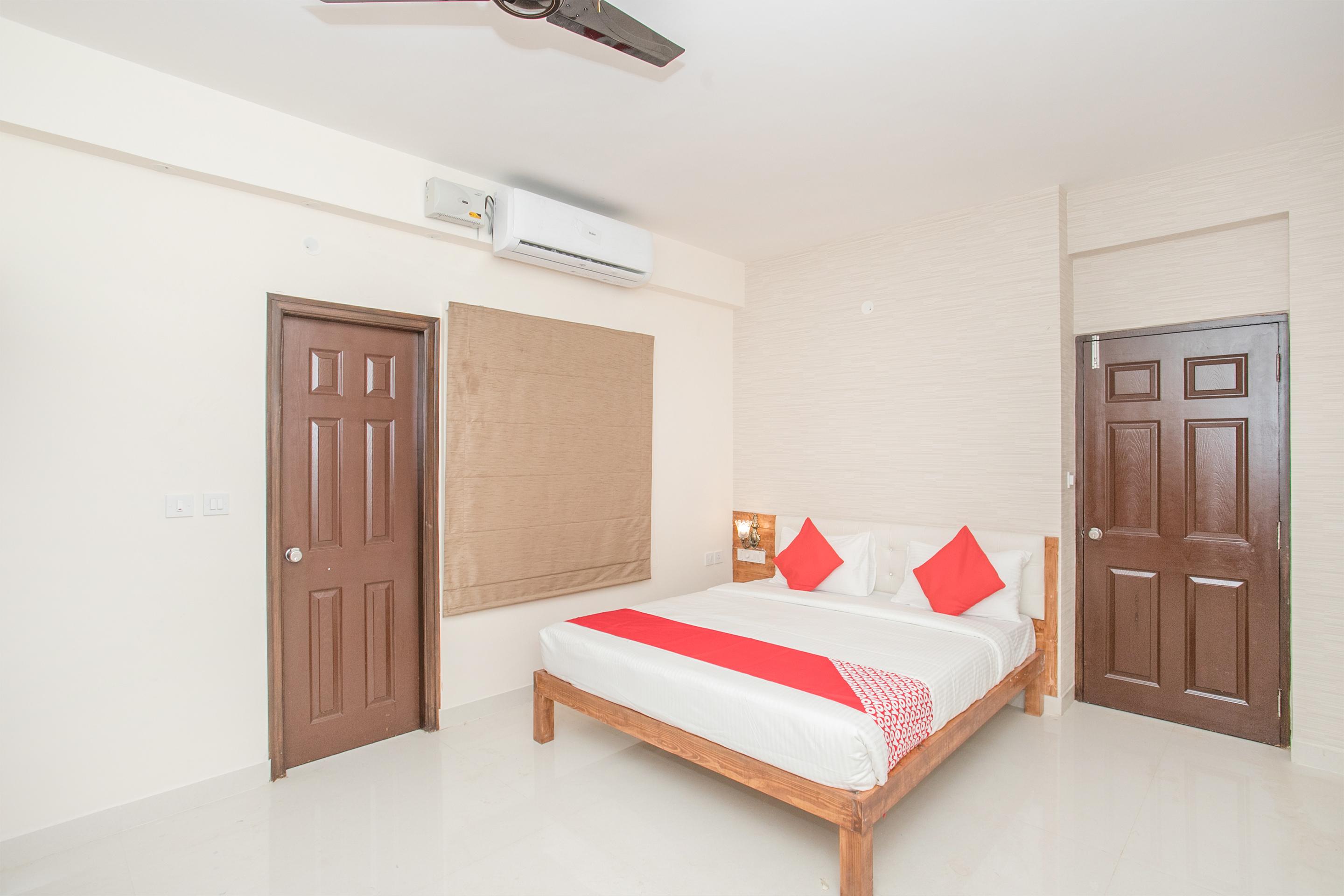 Oyo 12045 Dollars Nest Hotel