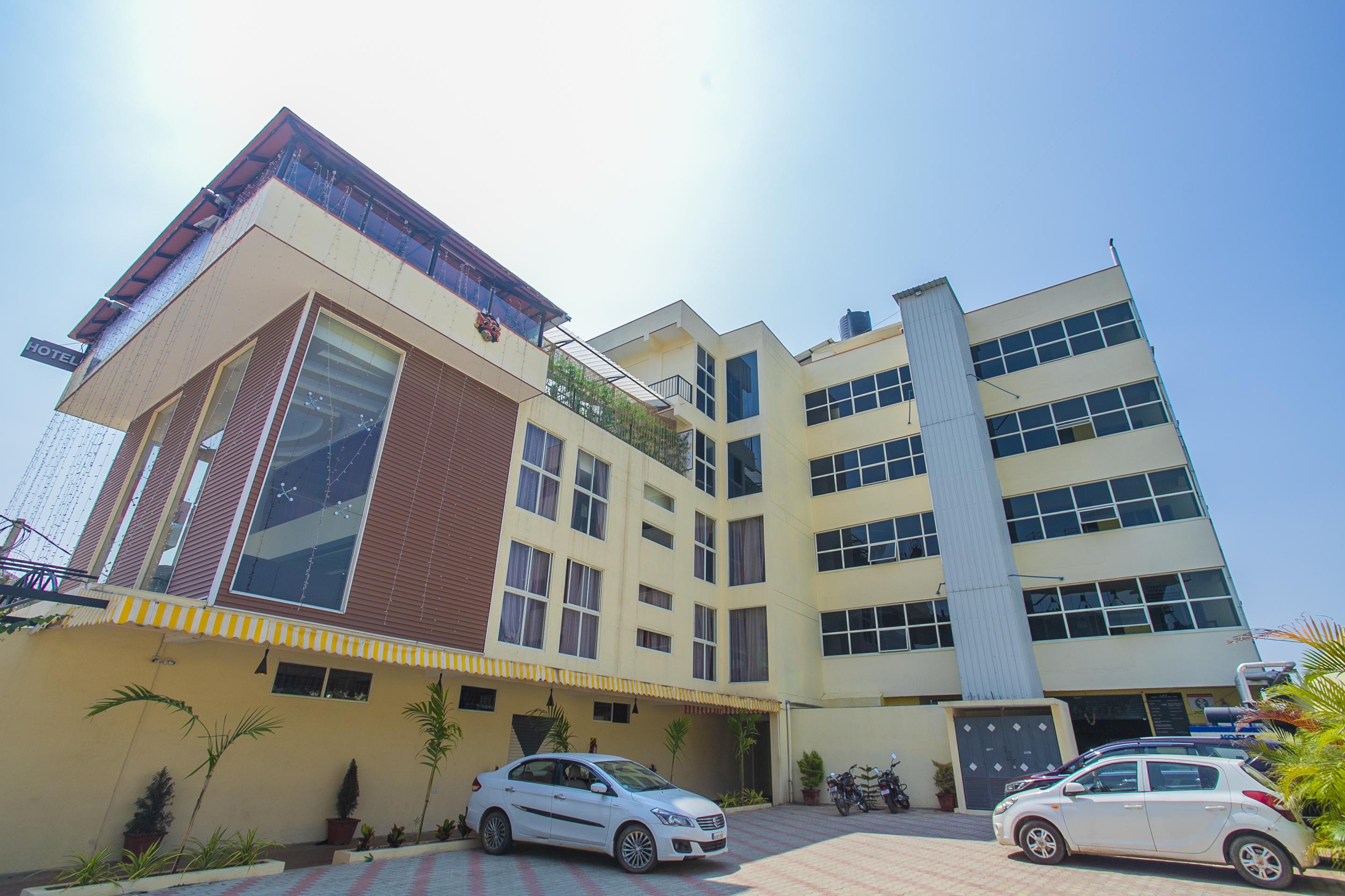 Oyo 22837 Chairmen's 3* Bangalore