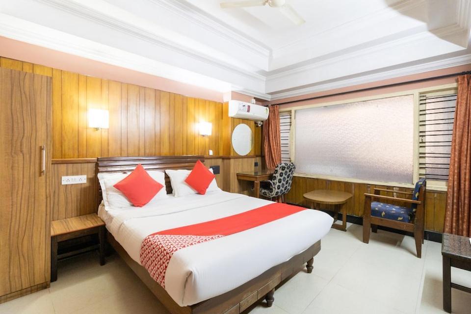 Pulikeshi Hotel