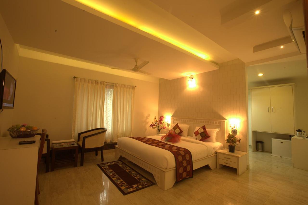 Hotel Royal Shades Kodihali *