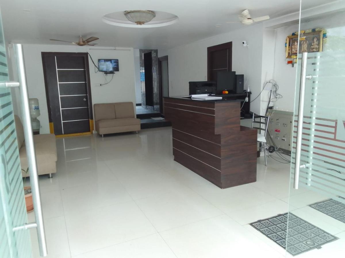 V R Residency Hotel 3*