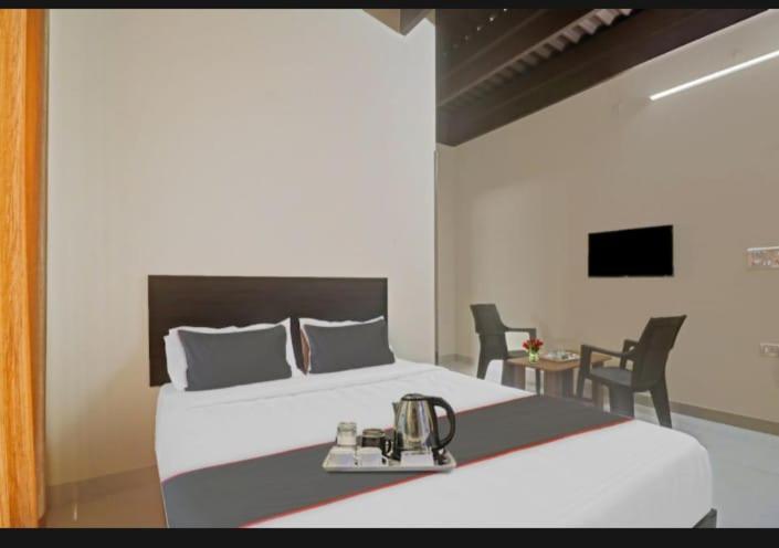 Sri Sai Ram Suites Hotel 4*
