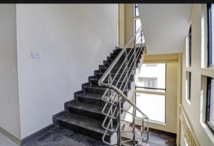Sri Sai Ram Suites Hotel 4*