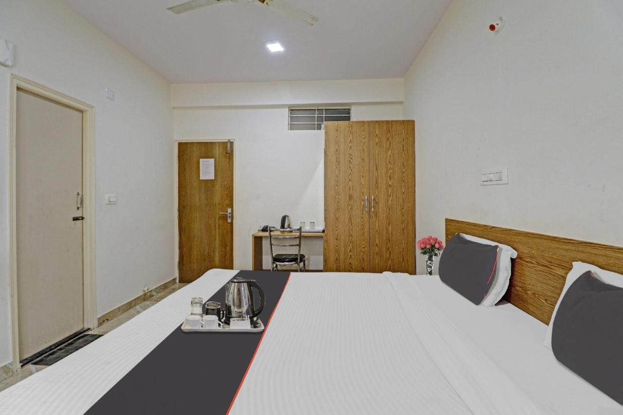 Flagship Sri Sai Comforts Hotel 3*