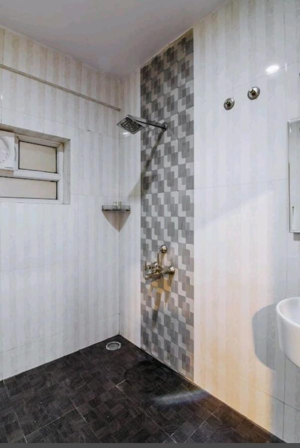 Hotel Royal Shades Kodihali *