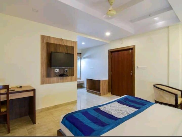 Hotel Royal Shades Kodihali *