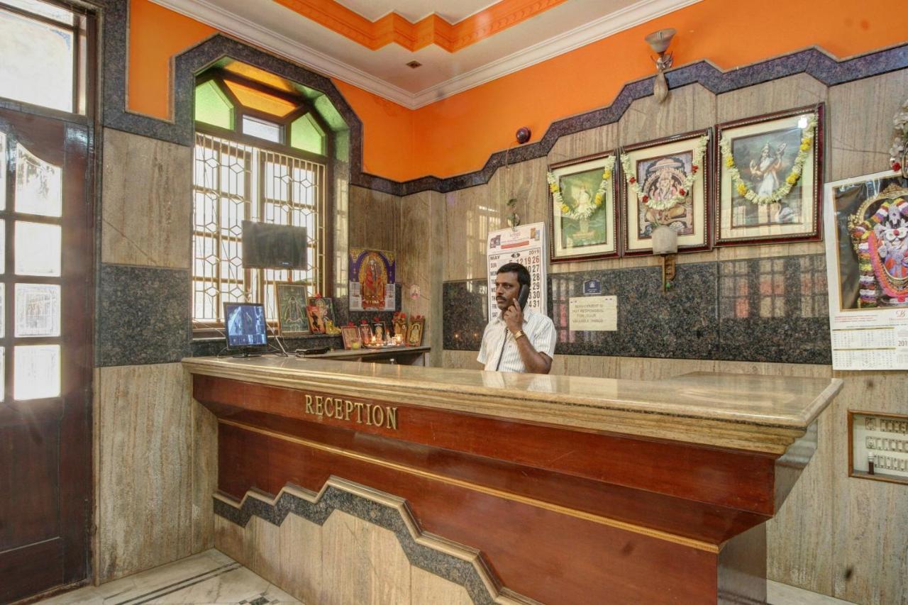 Hotel Spot On Radha Krishna Deluxe Near Cubbon Park