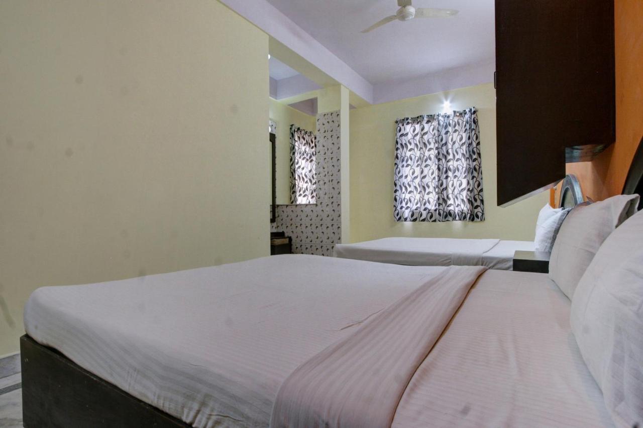Spot On Radha Krishna Deluxe Near Cubbon Park 2*