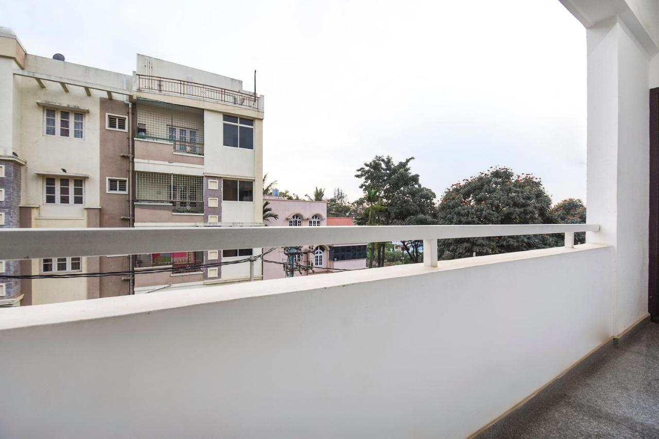 Oyo Flagship 65924 Balaji Luxury Bangalore