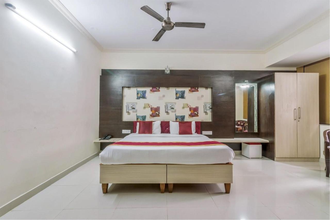 Hotel Oyo Flagship 81536 Royal Classio 4*