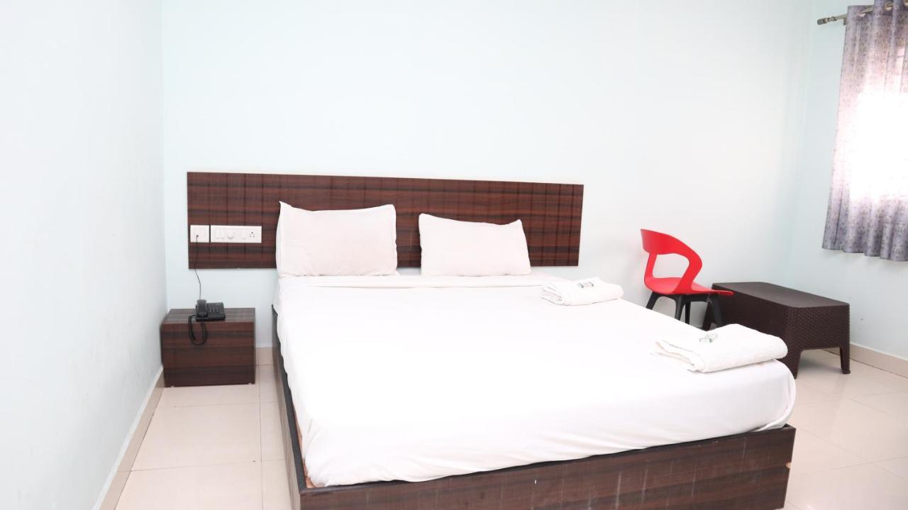 Hotel Smile Karanji Comforts 4*