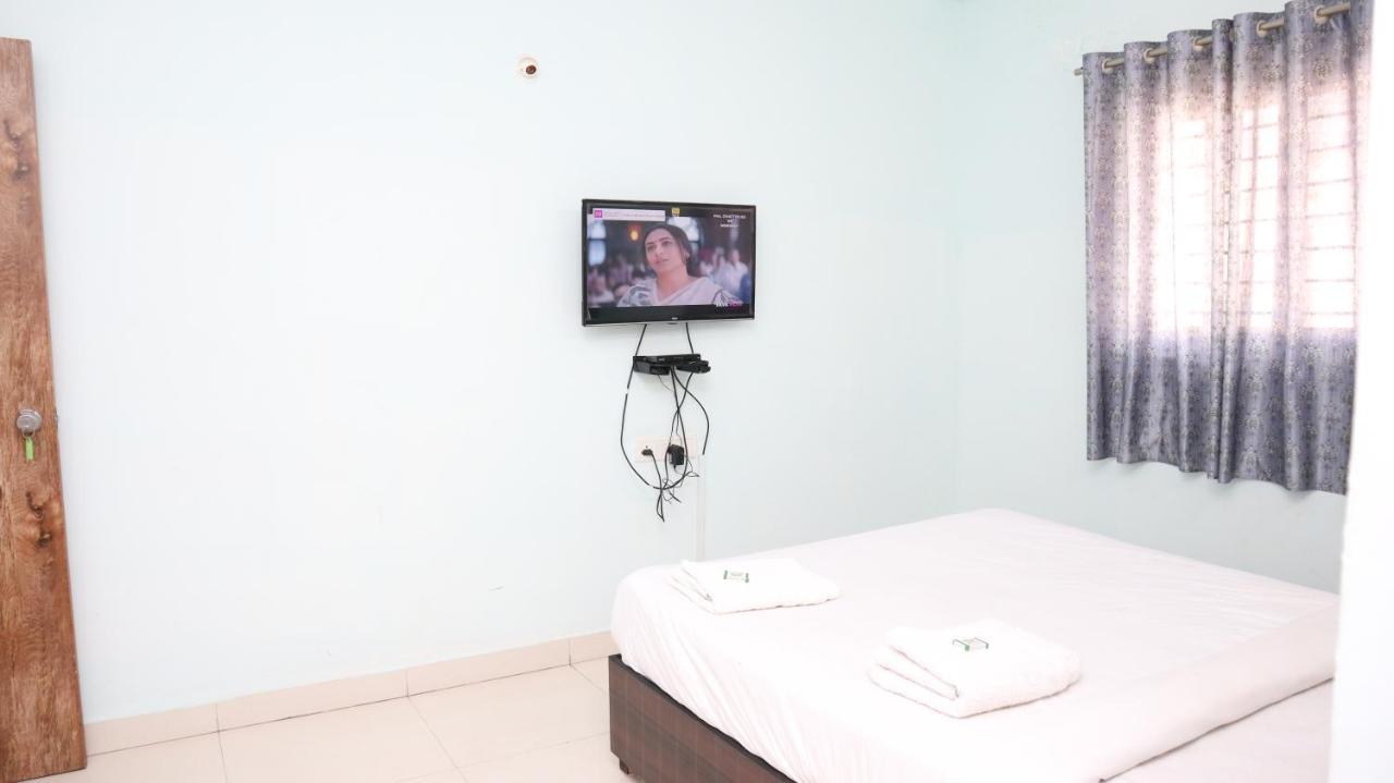 Hotel Smile Karanji Comforts 4*