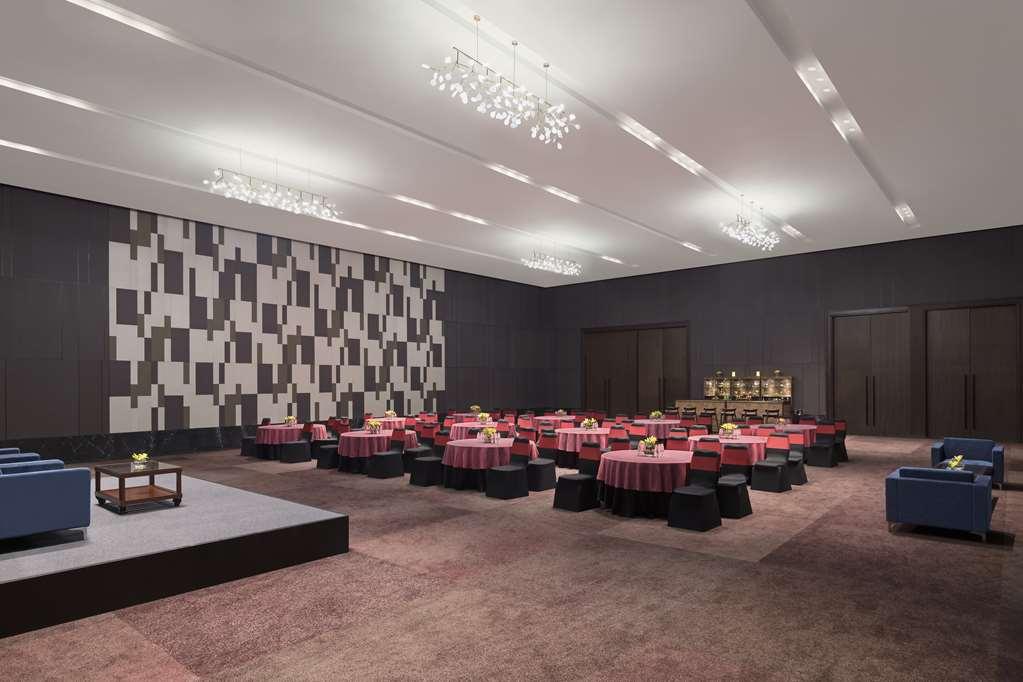 Hilton Embassy Manyata Business Park Hotel *