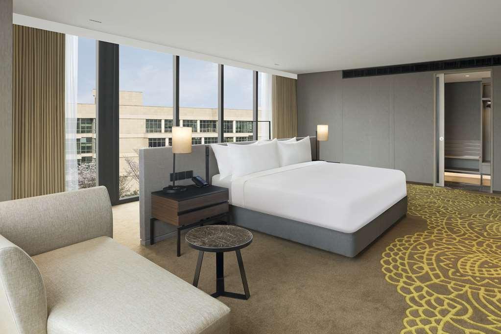 Hilton Embassy Manyata Business Park *
