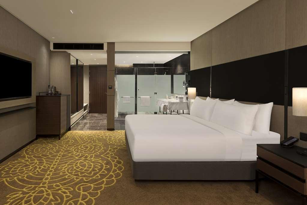 Hilton Embassy Manyata Business Park Hotel *