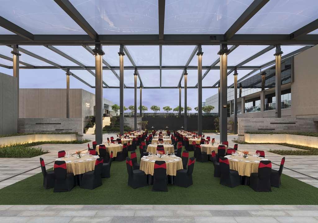 Hotel Hilton Embassy Manyata Business Park *