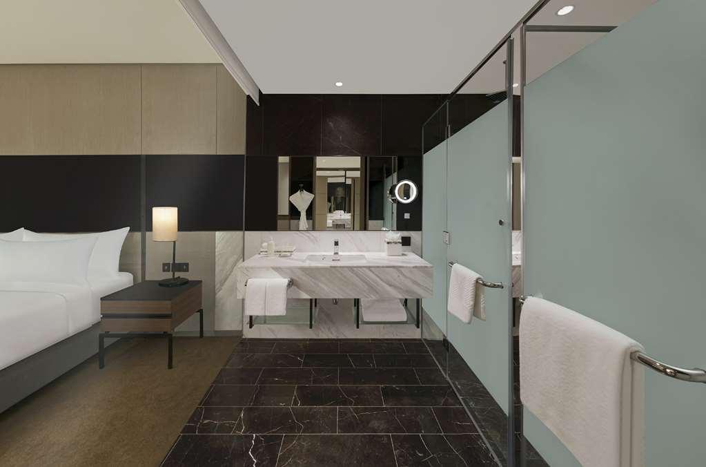 Hilton Embassy Manyata Business Park Hotel *