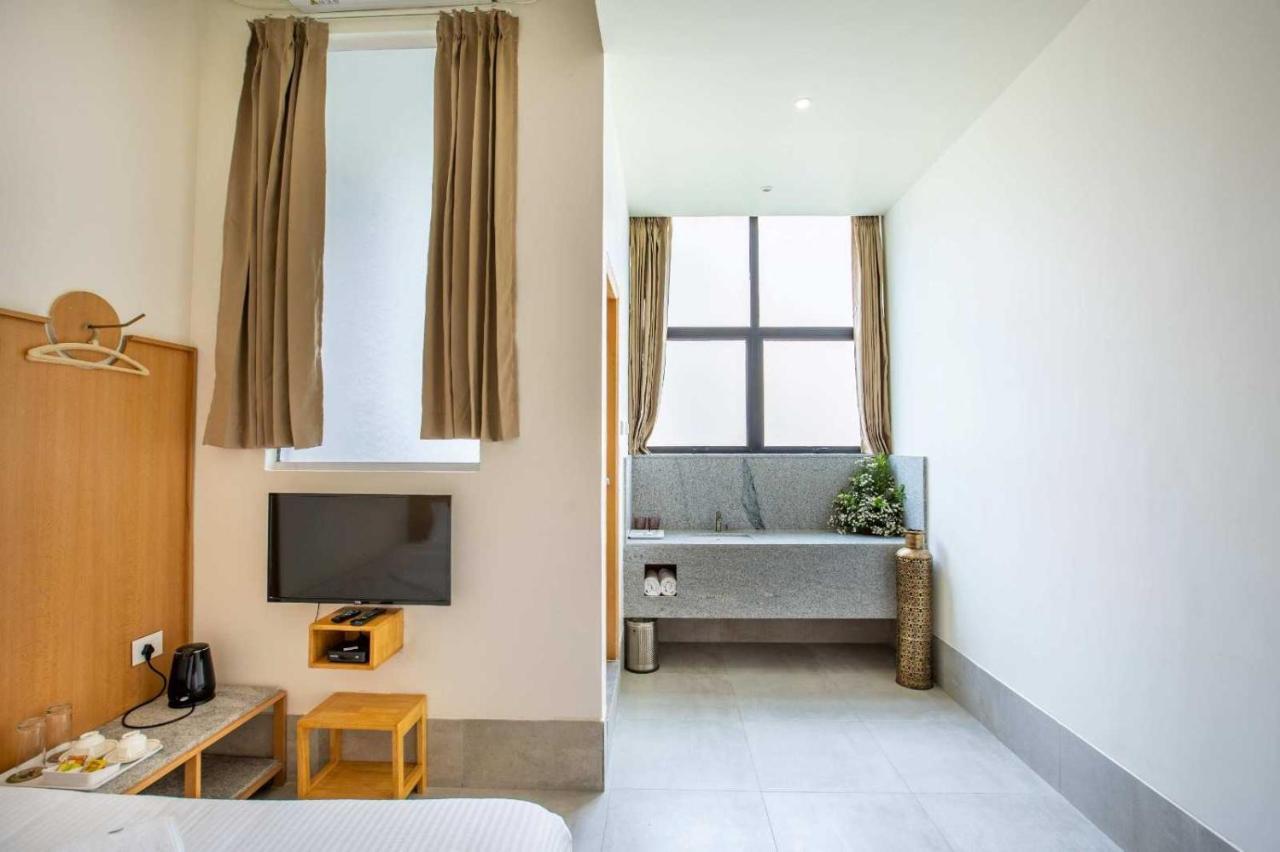 Oyo The Quarters Hotel *