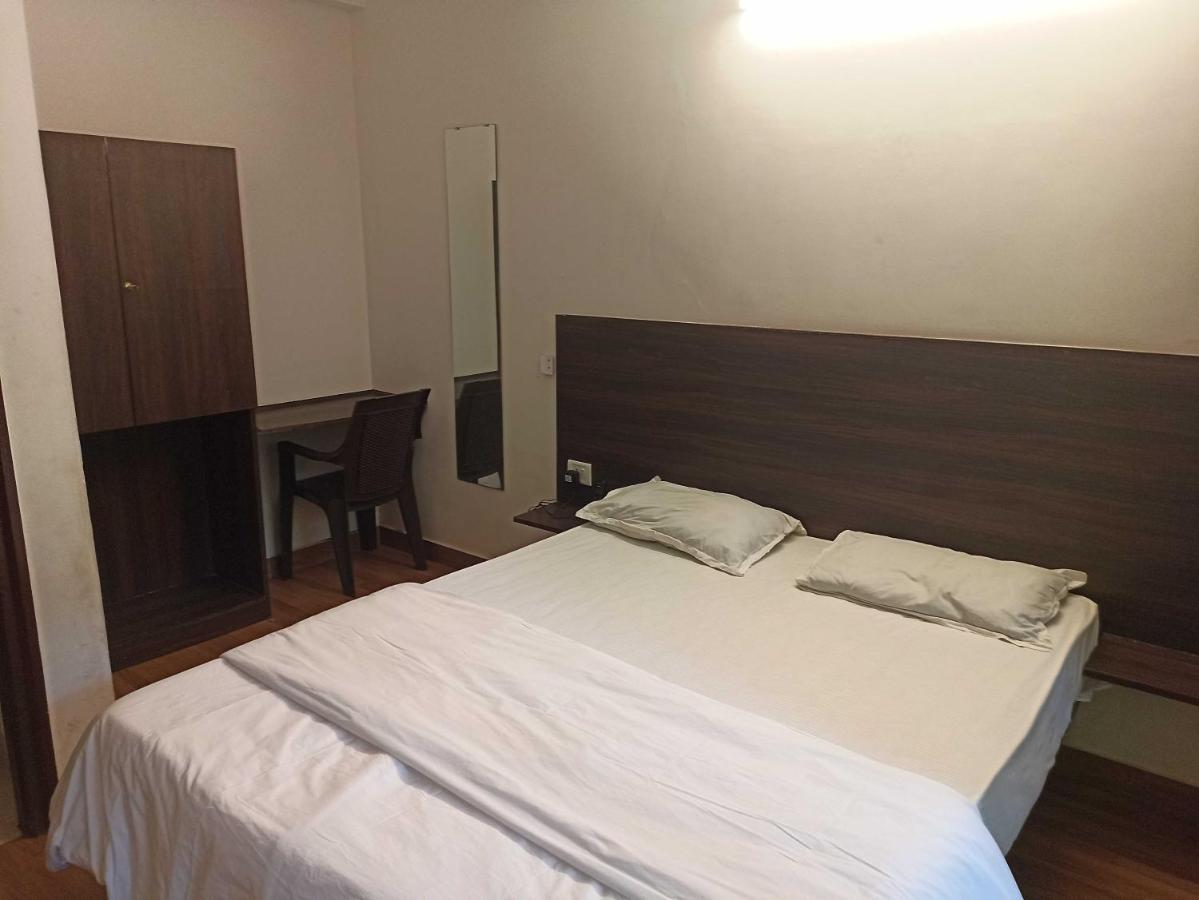 Spot On Sri Varu & Lodging Hotel