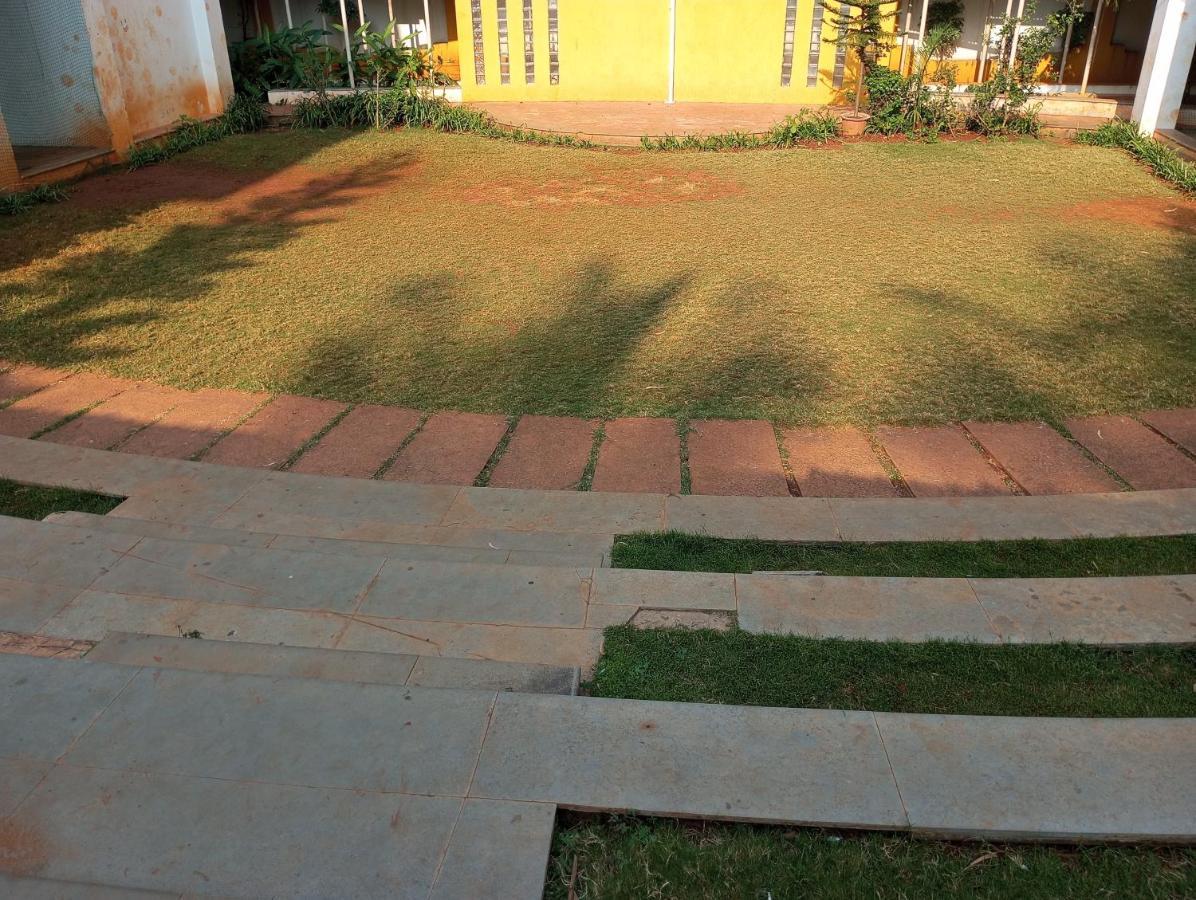 Amazistay Offers Luxury With Private Bathroom, Balcony & 55 Inch Tv & Shared Jacuzzi Paid Access, Book Lover, Near Ramaiah College Hospital Homestay *