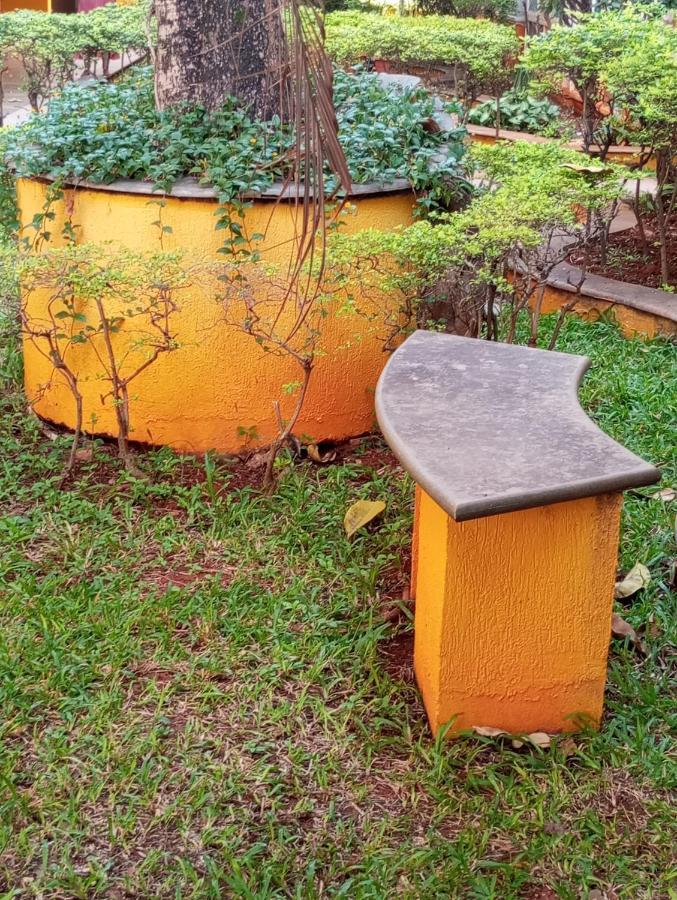 Homestay Amazistay Offers Luxury With Private Bathroom, Balcony & 55 Inch Tv & Shared Jacuzzi Paid Access, Book Lover, Near Ramaiah College Hospital