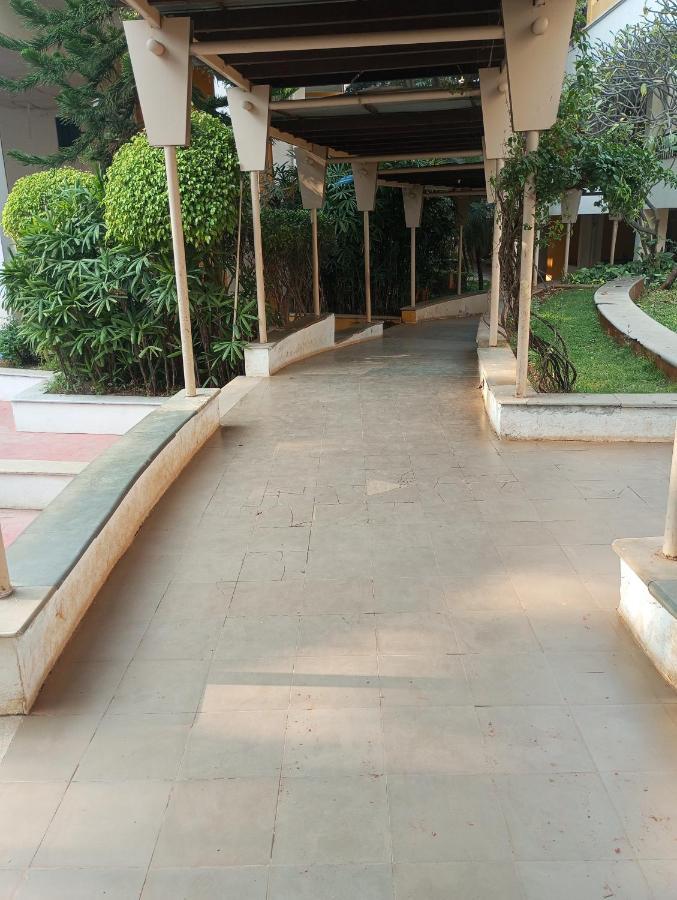 Amazistay Offers Luxury With Private Bathroom, Balcony & 55 Inch Tv & Shared Jacuzzi Paid Access, Book Lover, Near Ramaiah College Hospital Homestay Bangalore
