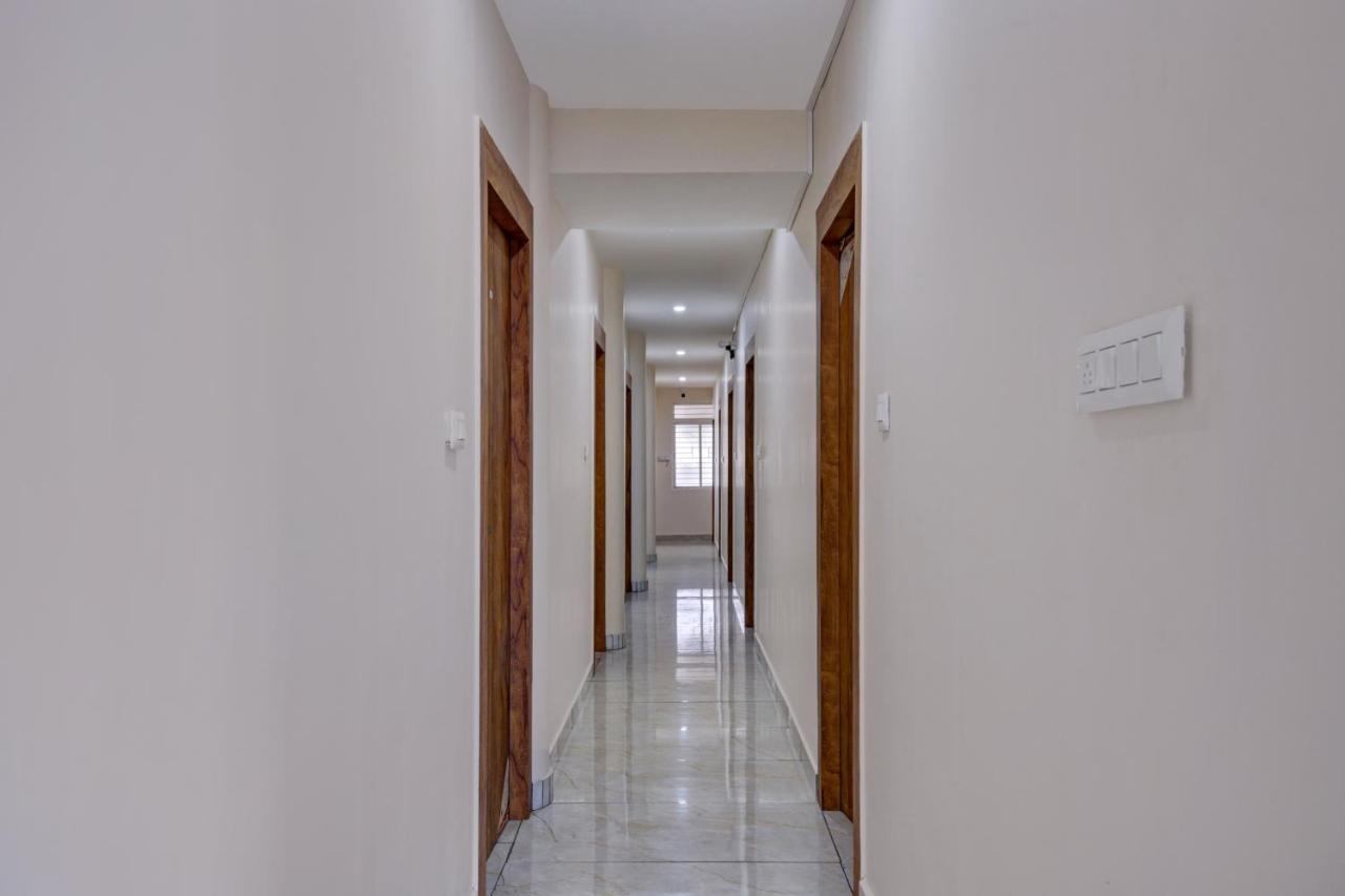 Oyo V G Grand Hotel 3*