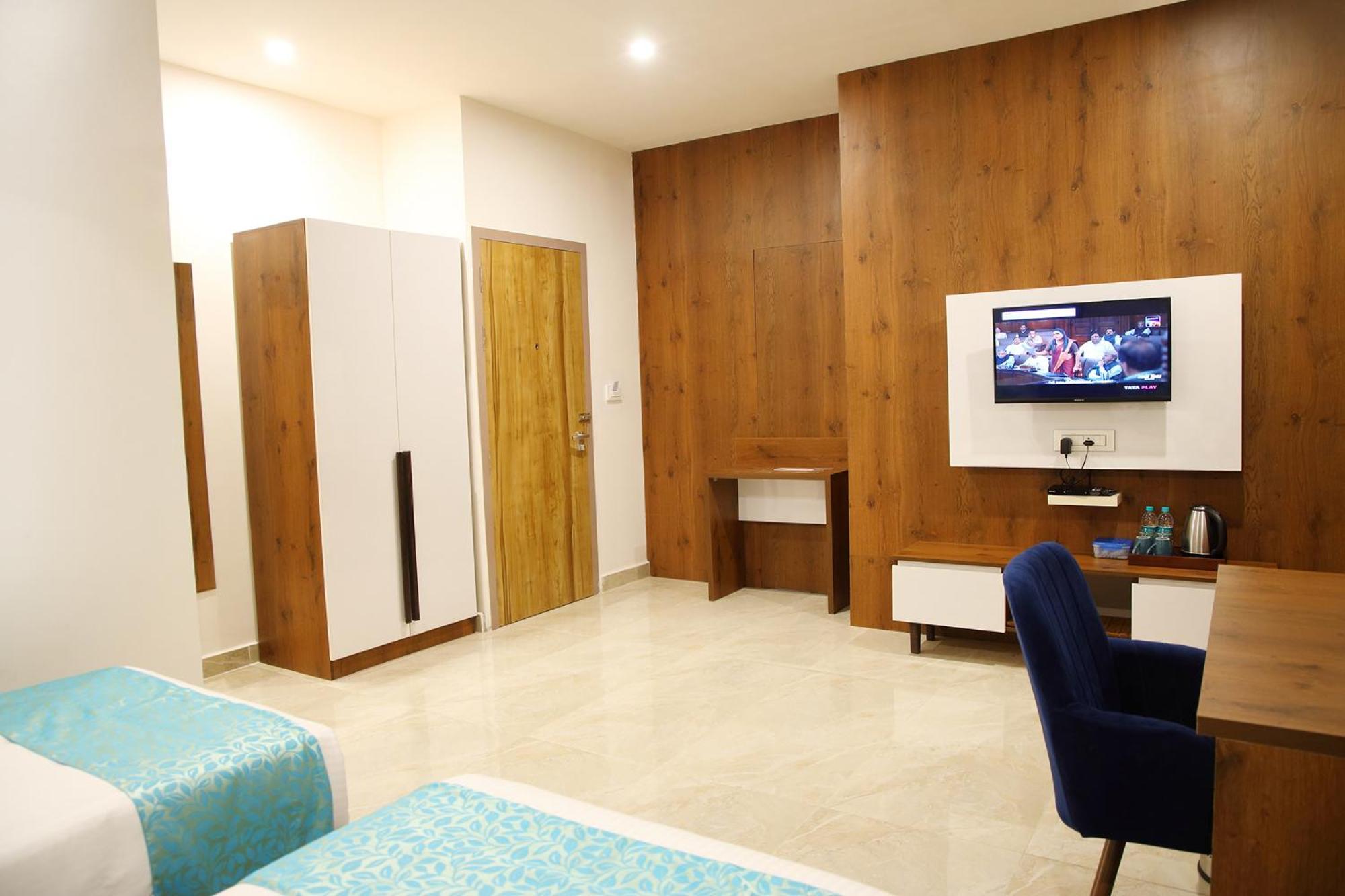 Fabhotel Prime Zing 3*