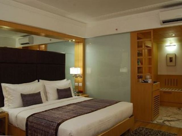Lords Plaza Hotel 3*