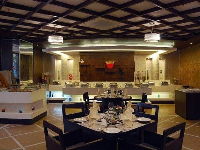 Lords Plaza Hotel