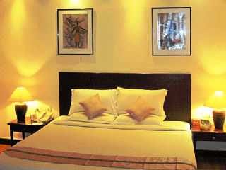 Sterling Living Space - Residency Road Apartment *