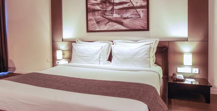 Escape & Hotel