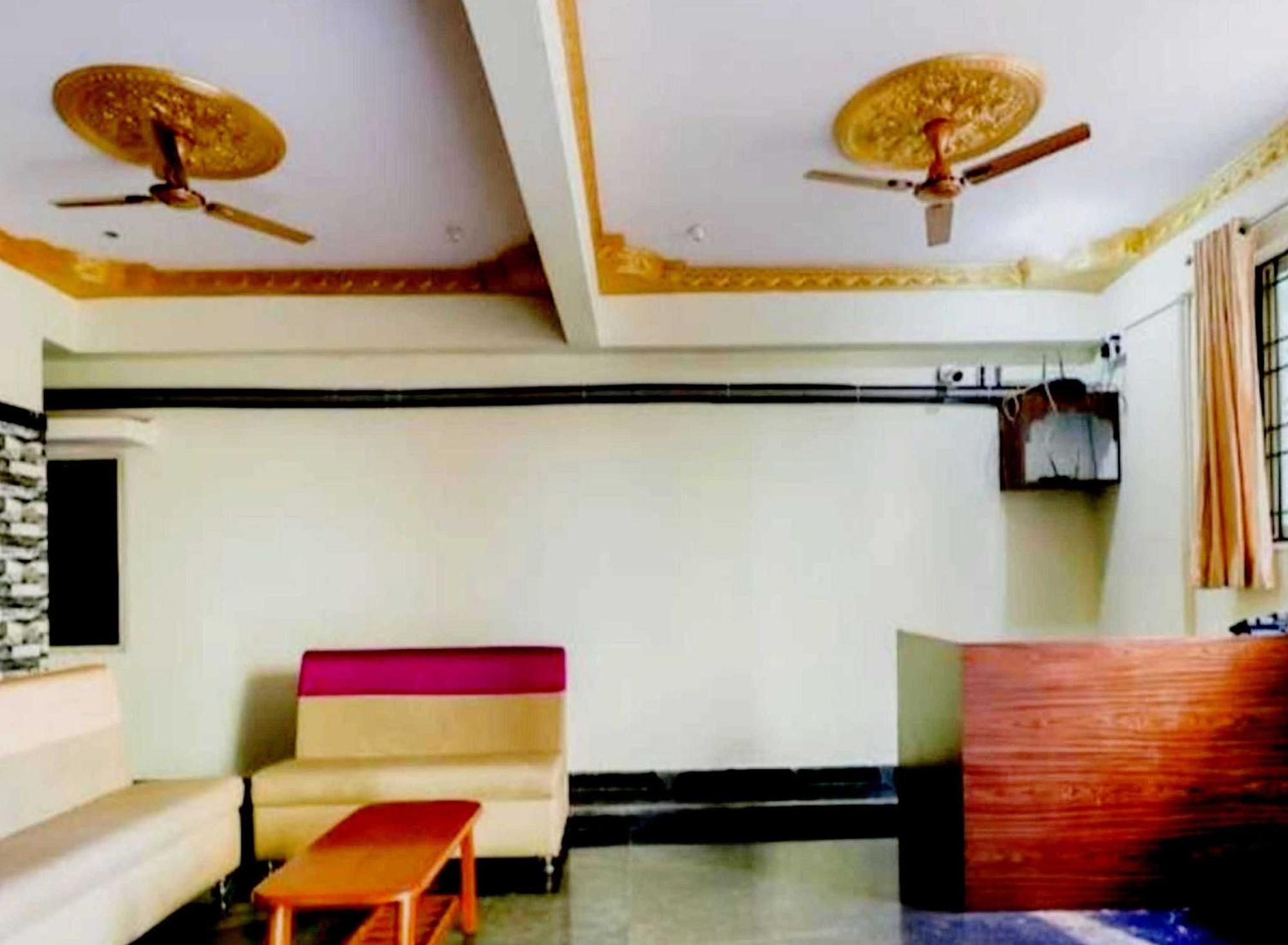 Collection O Emara Galaxy Executive Hotel