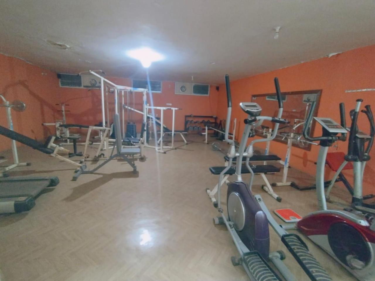 Homestay Amazistay Offers Luxury With Private Bathroom, Balcony & 55 Inch Tv & Shared Jacuzzi Paid Access, Book Lover, Near Ramaiah College Hospital