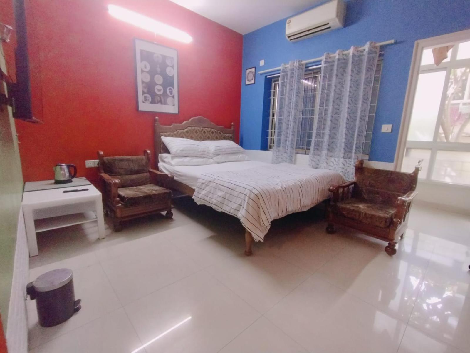 Amazistay Offers Luxury With Private Bathroom, Balcony & 55 Inch Tv & Shared Jacuzzi Paid Access, Book Lover, Near Ramaiah College Hospital Bangalore