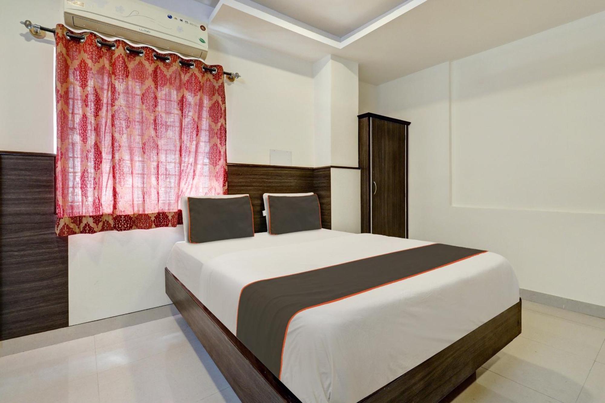Hotel Redkey Transit Near Airport