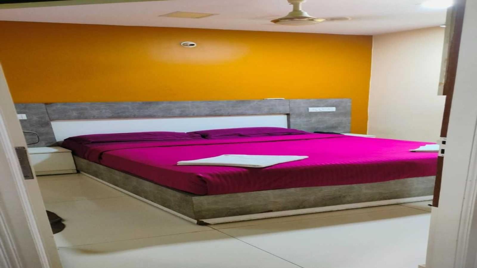 Oyo Rrr Residency Hotel 2*