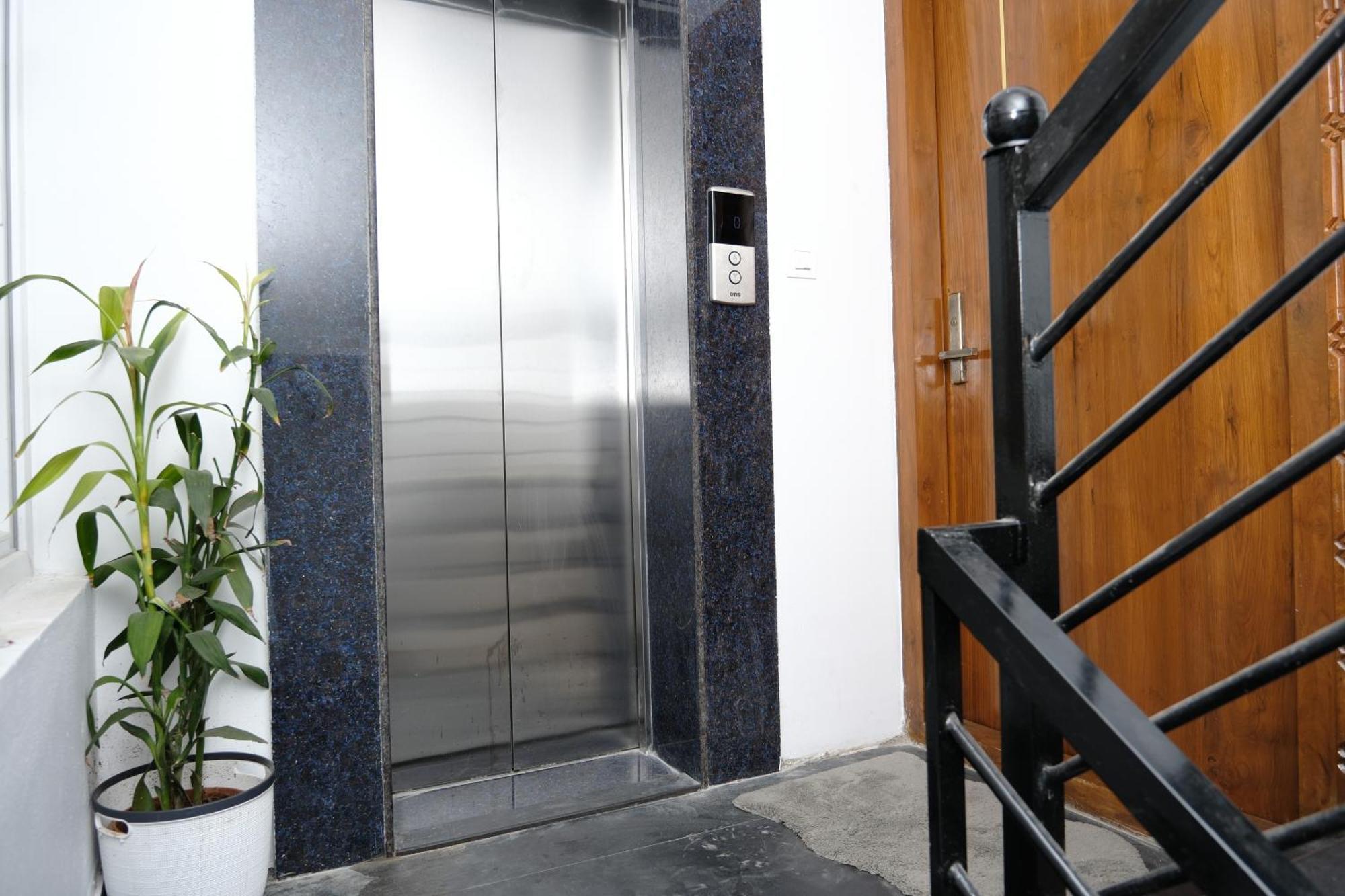 2 Bedroom Near Vijayanagar,