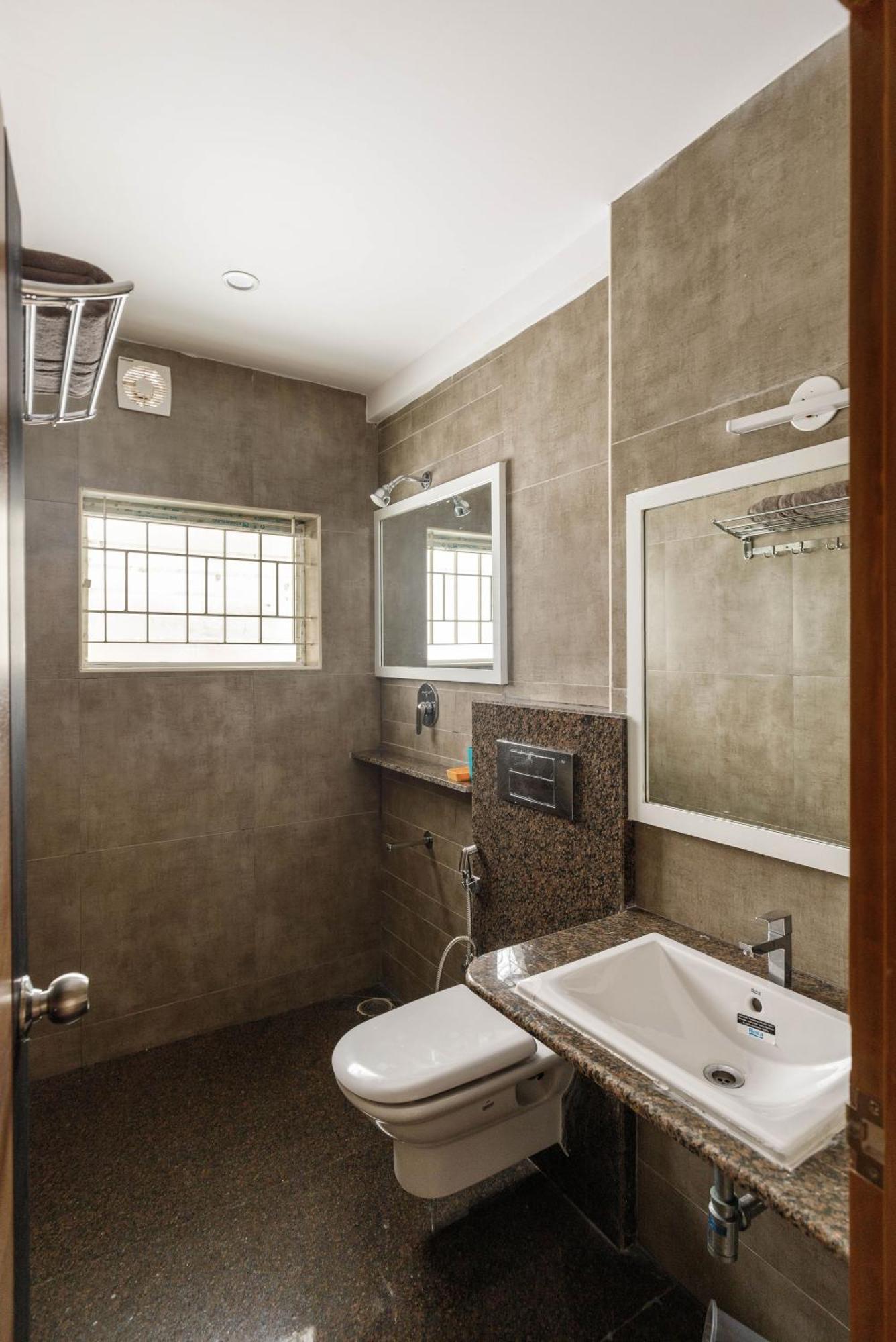 Classic Heights Serviced Apartments, Near Iim Bangalore, Hotel