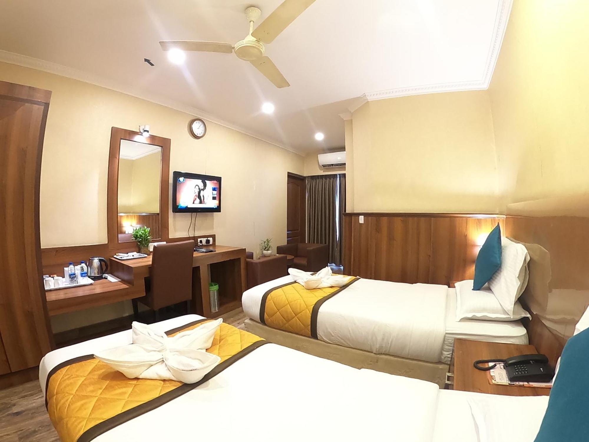 Hotel Noor Empire International Kormangala 3*