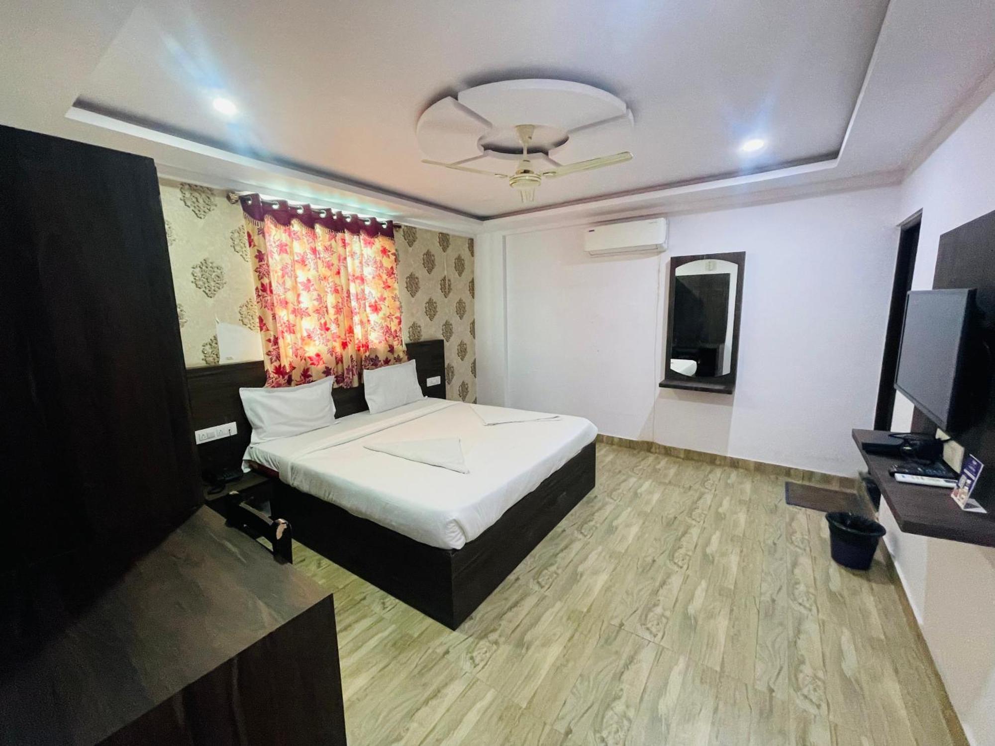 Golden Hotel