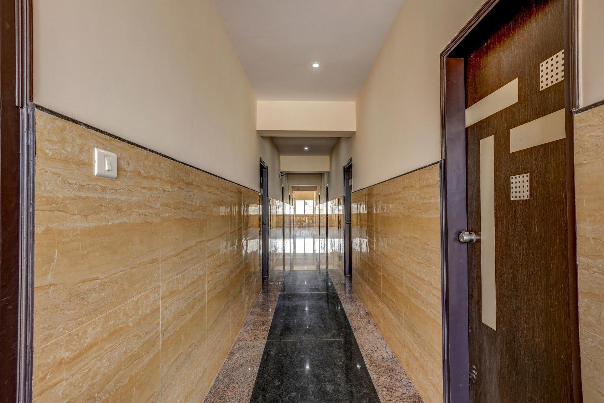 Oyo Capital O Swayamkrushi Arcade Hotel