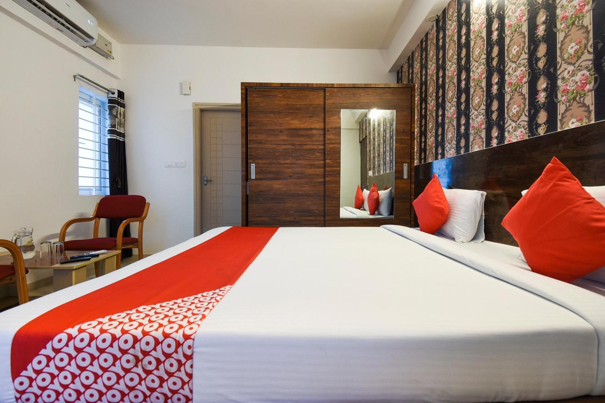 Oyo Flagship 65924 Balaji Luxury Hotel Bangalore