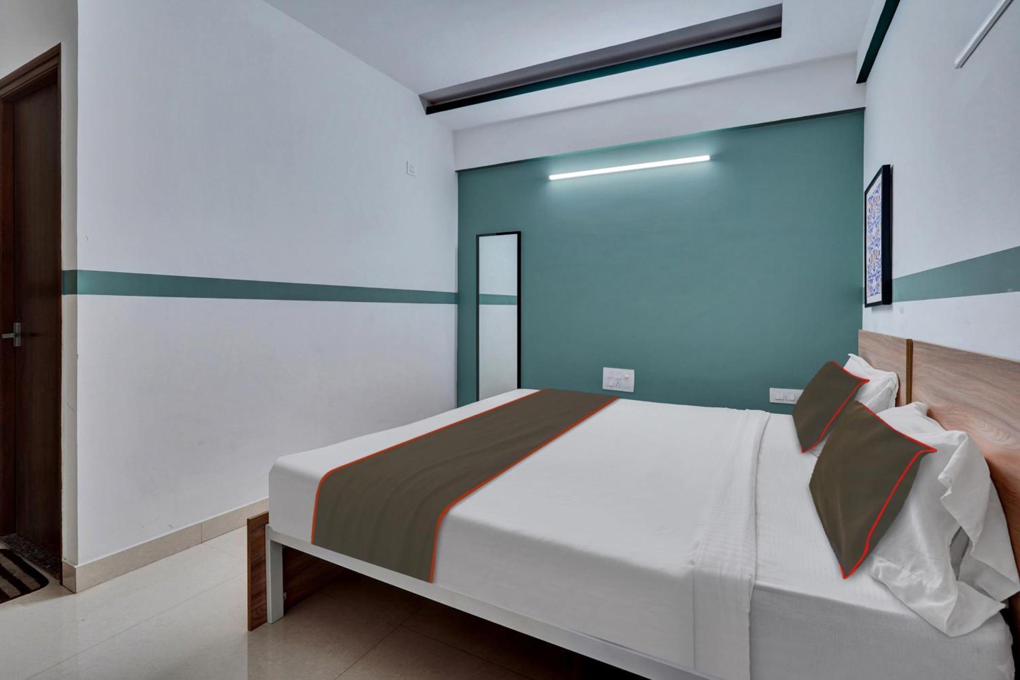 Super Oyo Collection O The Grand Budget Hotel