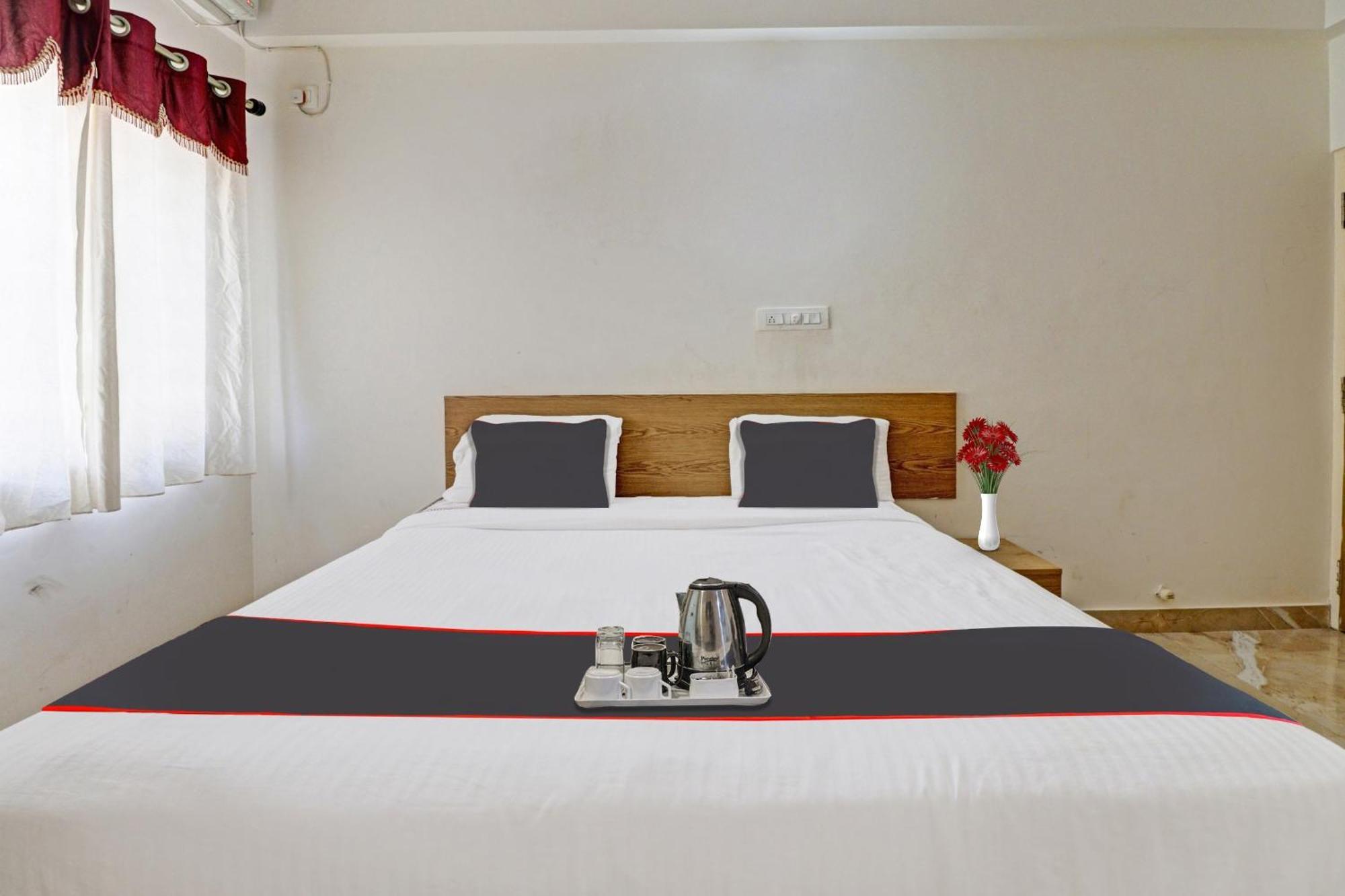 Hotel Flagship Sri Sai Comforts 3*