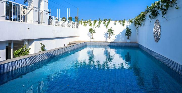 Escape & Hotel 4*