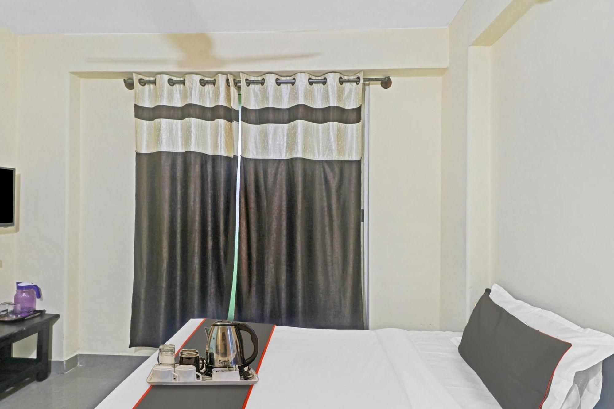 Collection O 88646 Sri Sapthagiri Hotel 3*