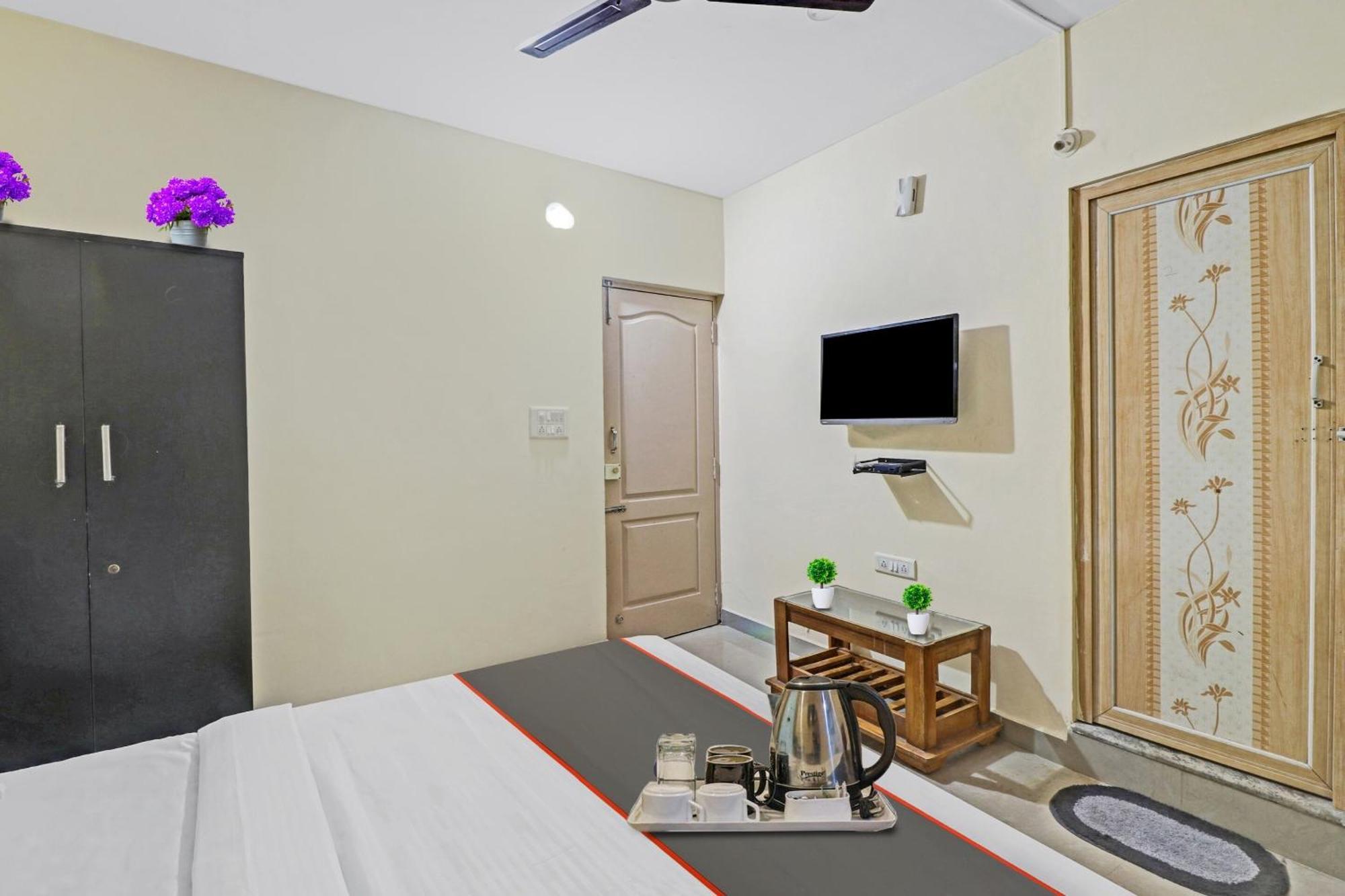 Collection O 88646 Sri Sapthagiri Hotel Bangalore